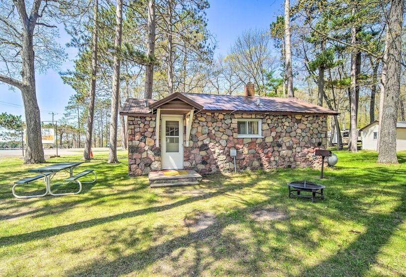 Convenient Cabin W/ Access To 3 Boat Docks!