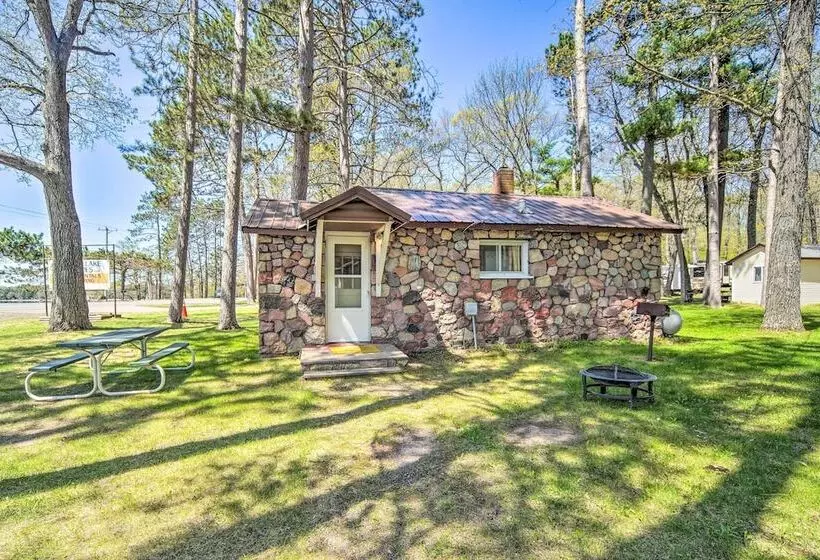 Convenient Cabin W/ Access To 3 Boat Docks!