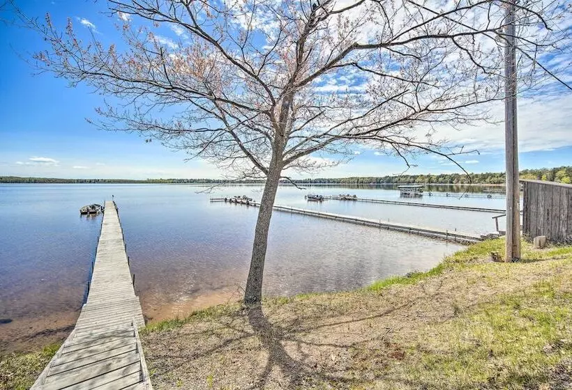 Convenient Cabin W/ Access To 3 Boat Docks!