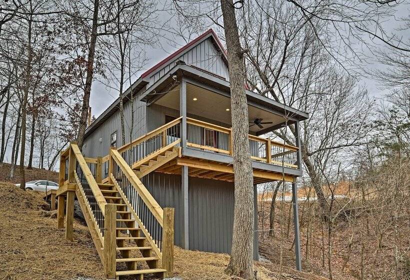 Cozy East Bernstadt Cabin W/ Porch + Fishing Lake!