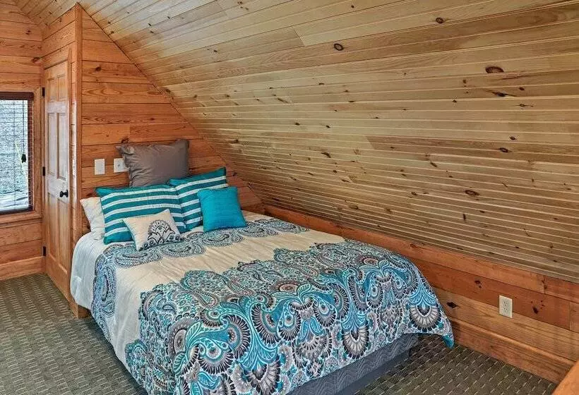 Cozy East Bernstadt Cabin W/ Porch + Fishing Lake!