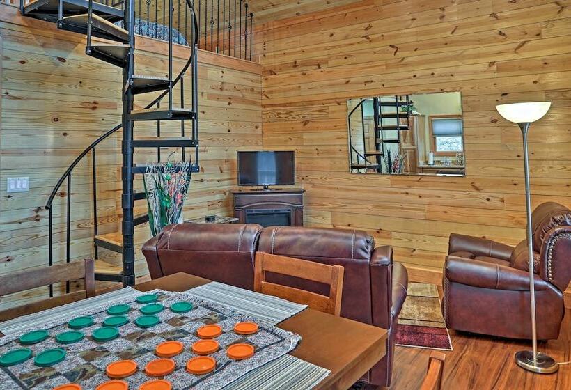 Cozy East Bernstadt Cabin W/ Porch + Fishing Lake!