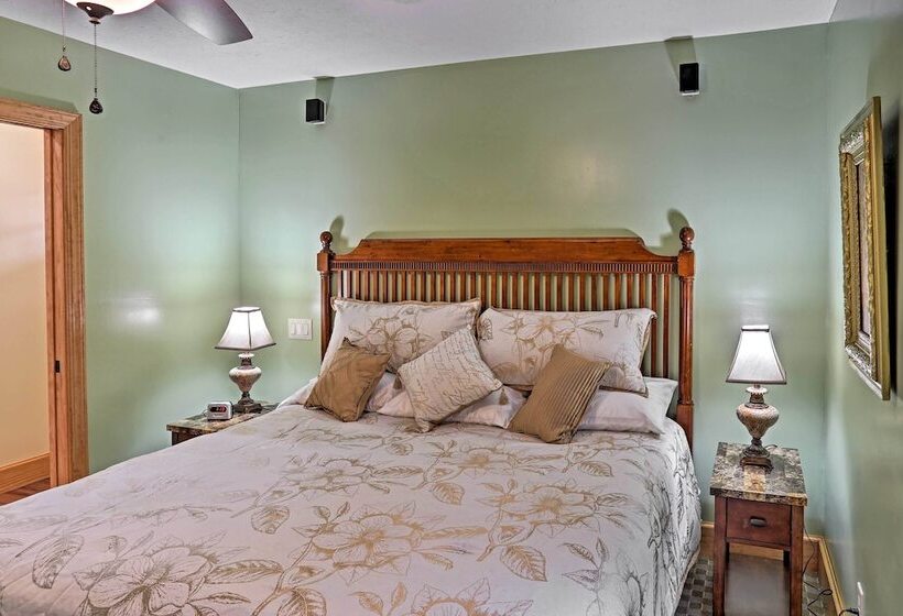 Cozy East Bernstadt Cabin W/ Porch + Fishing Lake!