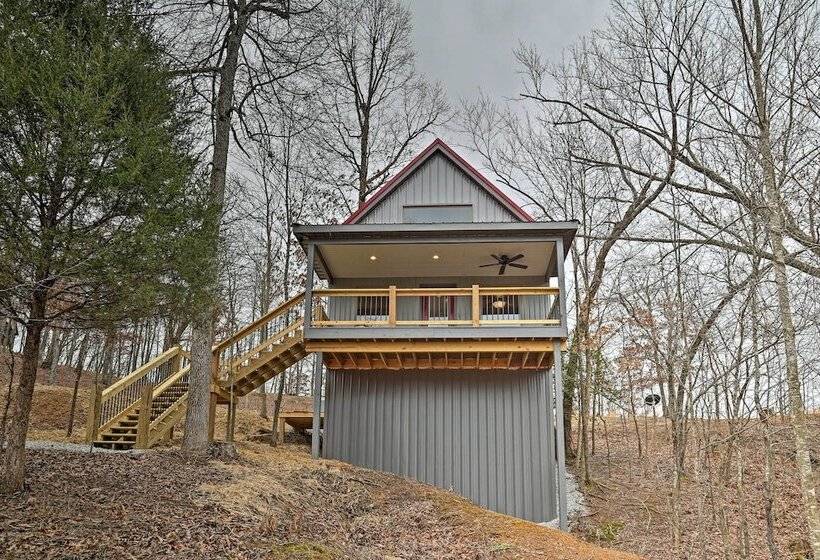 Cozy East Bernstadt Cabin W/ Porch + Fishing Lake!