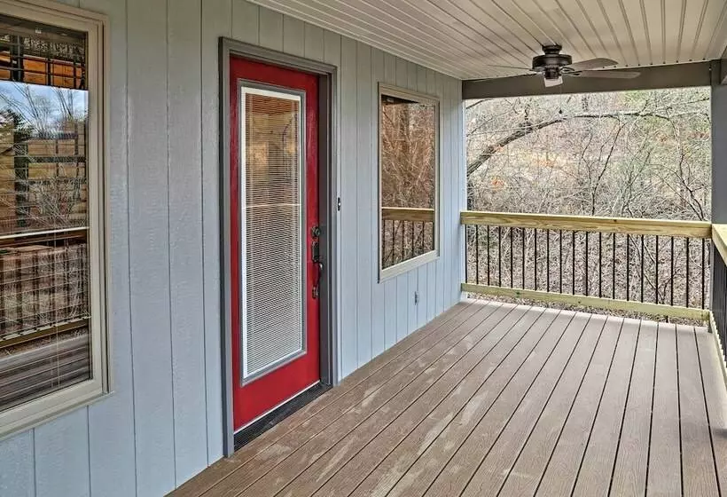 Cozy East Bernstadt Cabin W/ Porch + Fishing Lake!