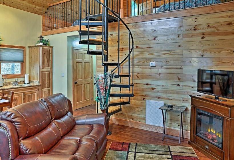 Cozy East Bernstadt Cabin W/ Porch + Fishing Lake!
