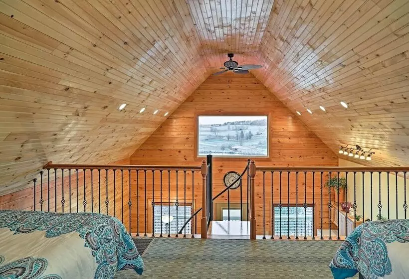 Cozy East Bernstadt Cabin W/ Porch + Fishing Lake!