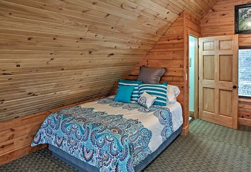 Cozy East Bernstadt Cabin W/ Porch + Fishing Lake!