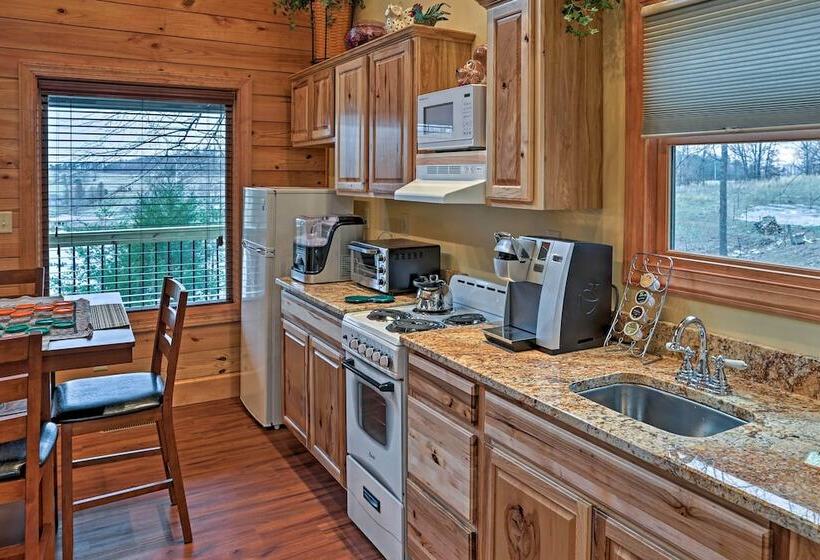 Cozy East Bernstadt Cabin W/ Porch + Fishing Lake!