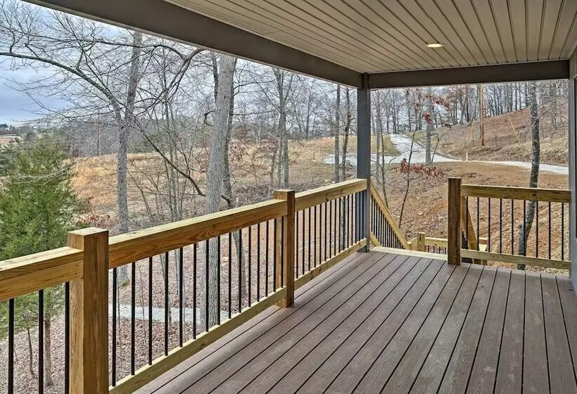 Cozy East Bernstadt Cabin W/ Porch + Fishing Lake!