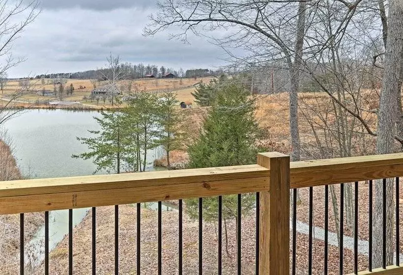 Cozy East Bernstadt Cabin W/ Porch + Fishing Lake!