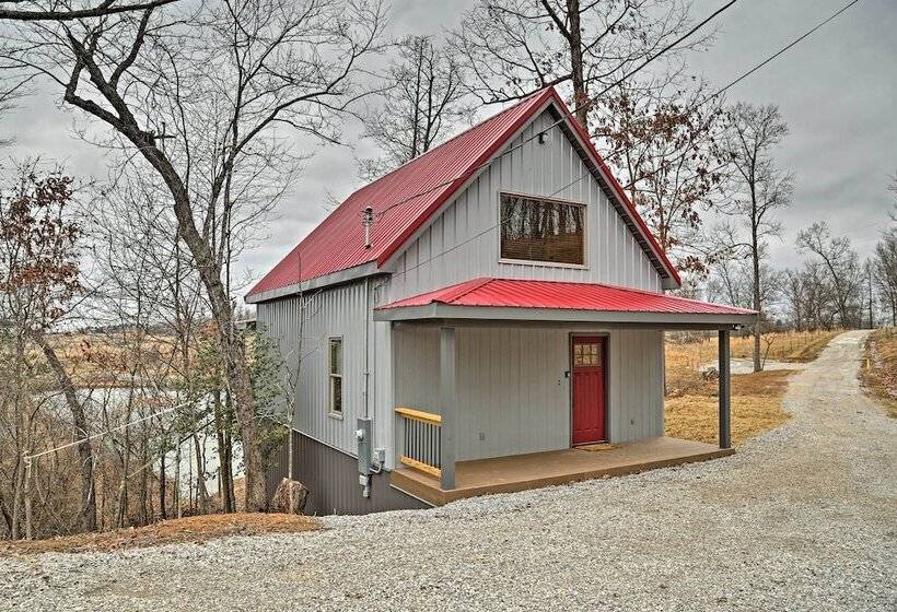 Cozy East Bernstadt Cabin W/ Porch + Fishing Lake!