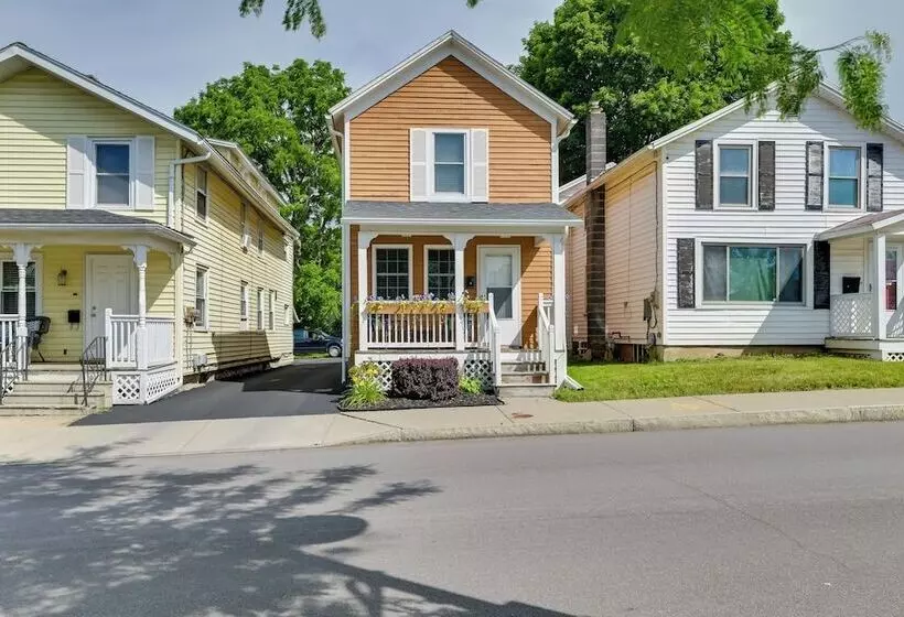 Cozy Finger Lakes Abode In Downtown Canandaigua!