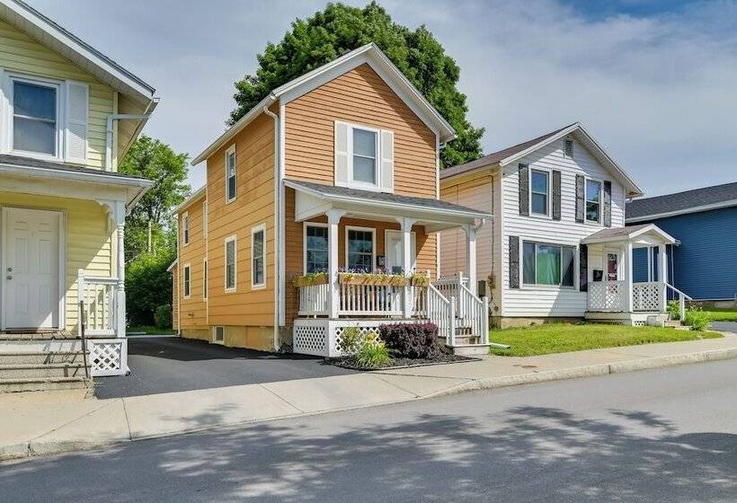Cozy Finger Lakes Abode In Downtown Canandaigua!