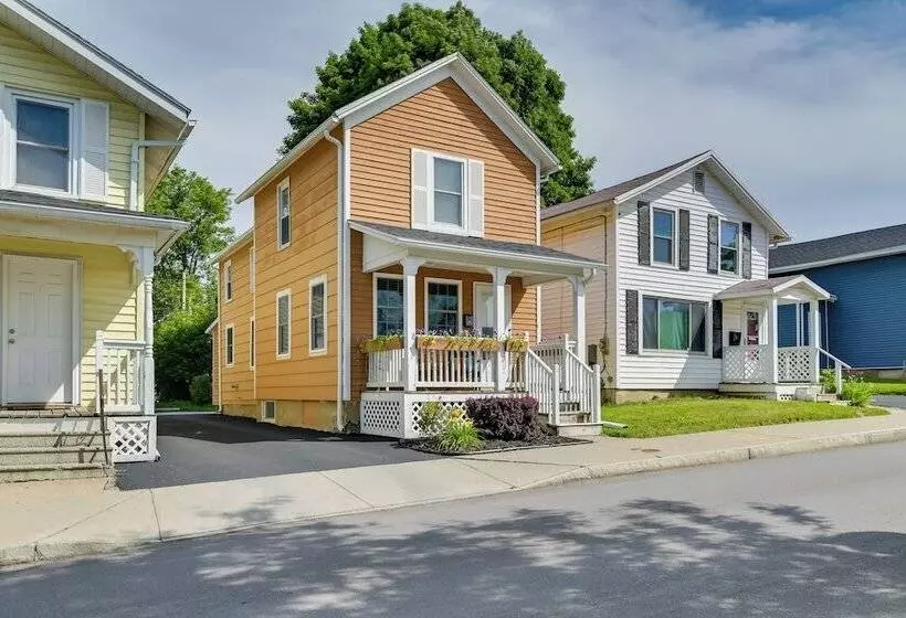 Cozy Finger Lakes Abode In Downtown Canandaigua!