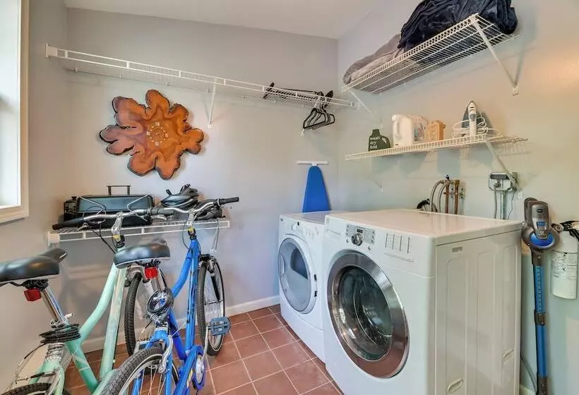 Cozy Finger Lakes Abode In Downtown Canandaigua!