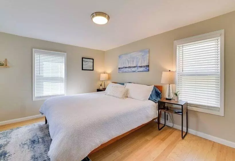 Cozy Finger Lakes Abode In Downtown Canandaigua!