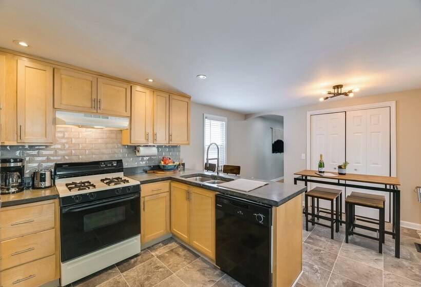 Cozy Finger Lakes Abode In Downtown Canandaigua!