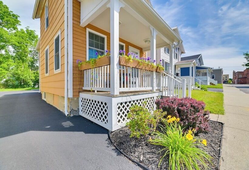 Cozy Finger Lakes Abode In Downtown Canandaigua!