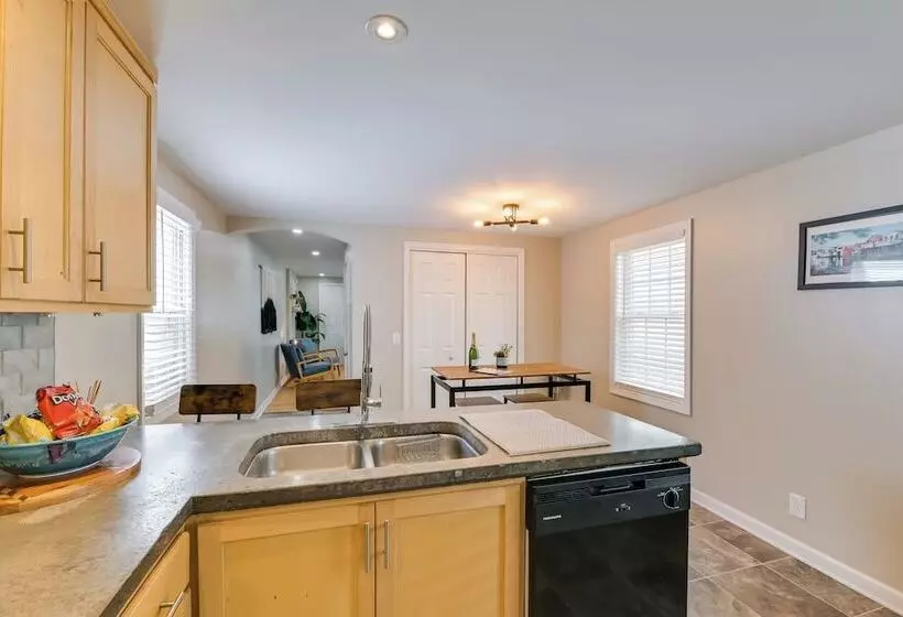 Cozy Finger Lakes Abode In Downtown Canandaigua!