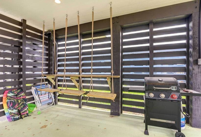 1 Mi To Historic Pleasure Pier: Home W/ Grill!