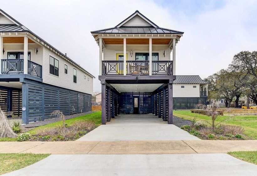 1 Mi To Historic Pleasure Pier: Home W/ Grill!