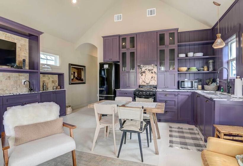 1 Mi To Historic Pleasure Pier: Home W/ Grill!