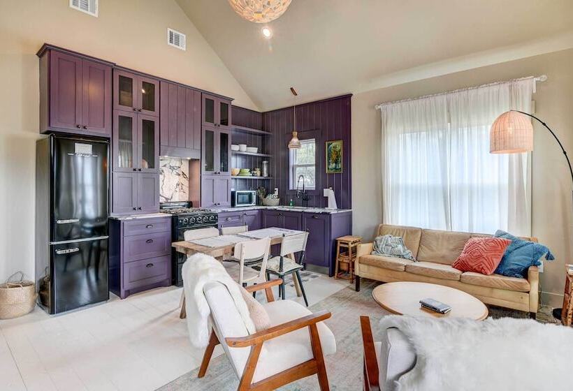 1 Mi To Historic Pleasure Pier: Home W/ Grill!