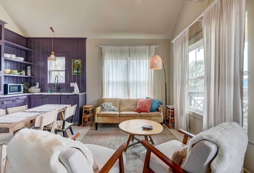 1 Mi To Historic Pleasure Pier: Home W/ Grill!