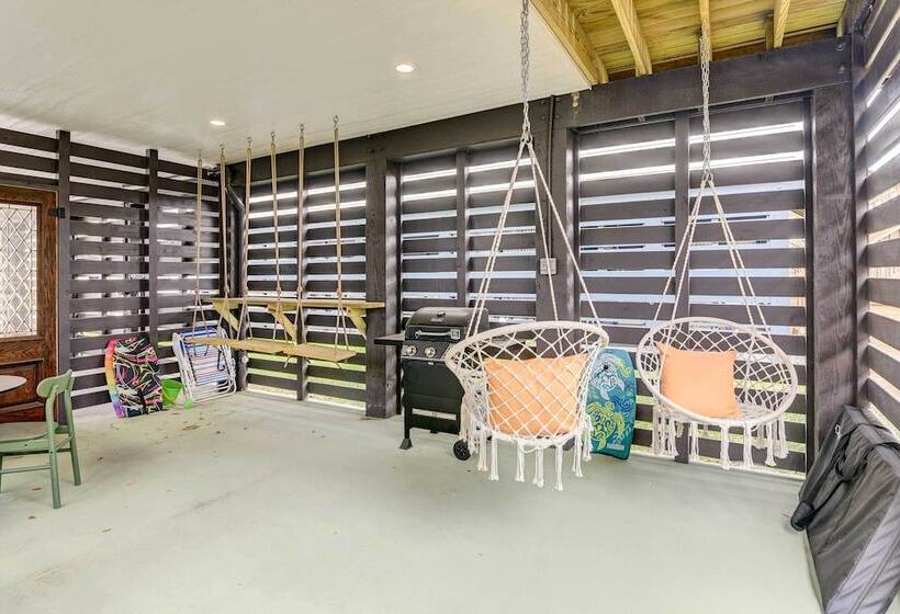 1 Mi To Historic Pleasure Pier: Home W/ Grill!