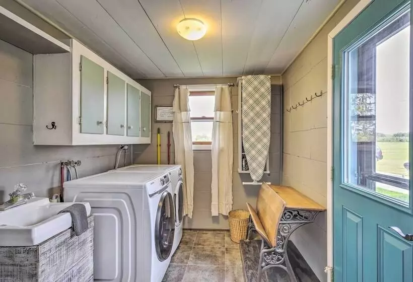 Eclectic Ladysmith Hideaway: Hike And Hunt!