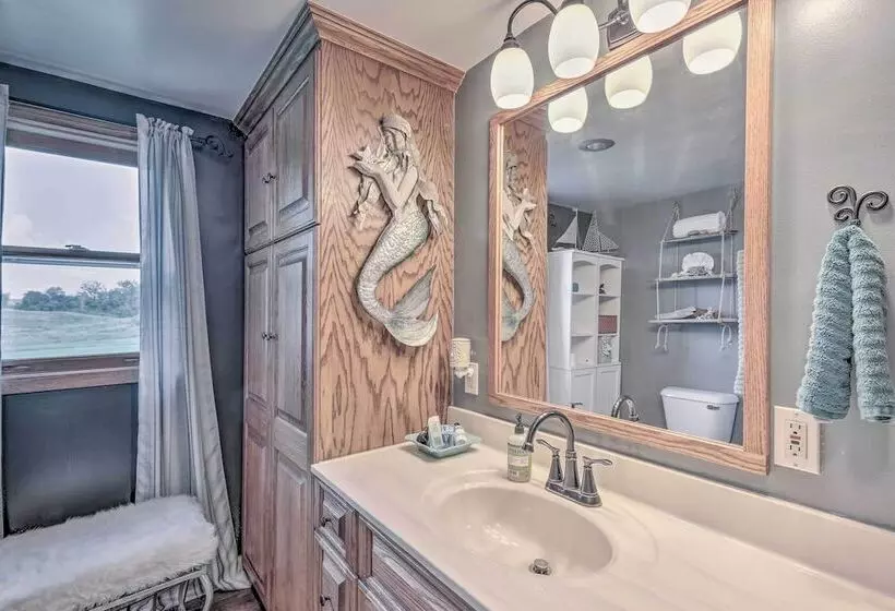 Eclectic Ladysmith Hideaway: Hike And Hunt!