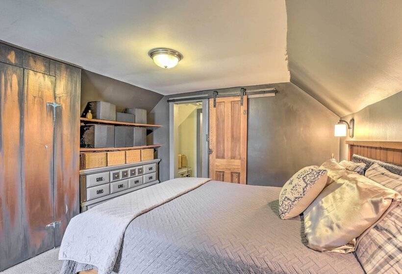 Eclectic Ladysmith Hideaway: Hike And Hunt!