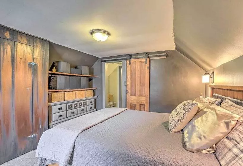 Eclectic Ladysmith Hideaway: Hike And Hunt!