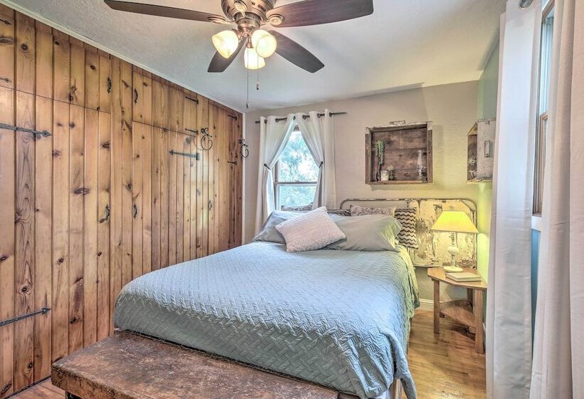 Eclectic Ladysmith Hideaway: Hike And Hunt!