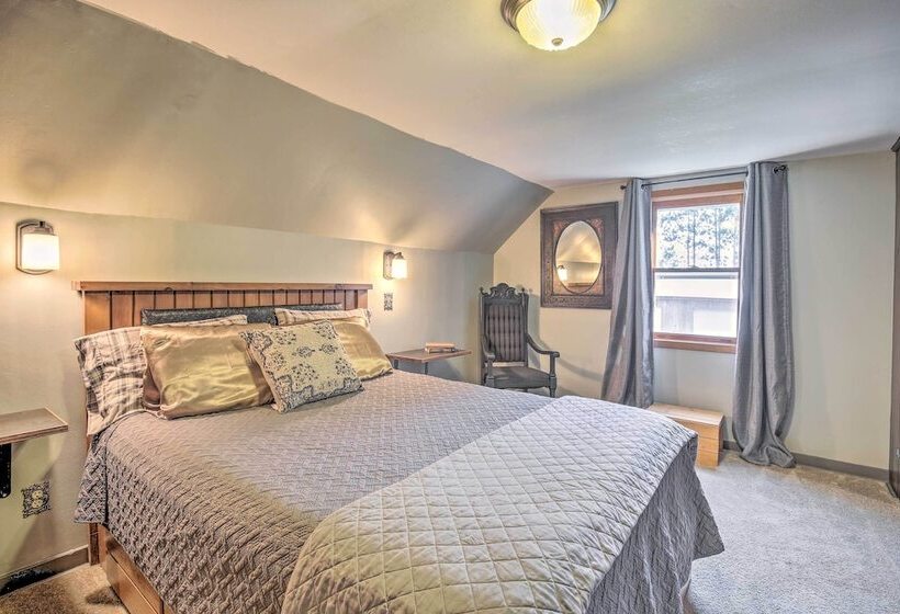 Eclectic Ladysmith Hideaway: Hike And Hunt!