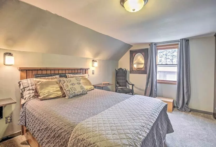 Eclectic Ladysmith Hideaway: Hike And Hunt!