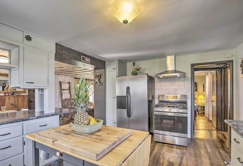 Eclectic Ladysmith Hideaway: Hike And Hunt!