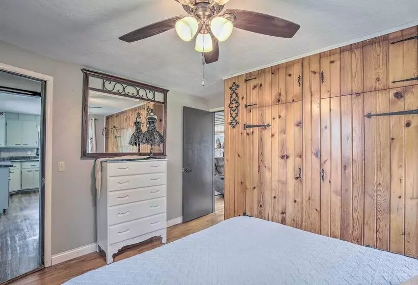 Eclectic Ladysmith Hideaway: Hike And Hunt!