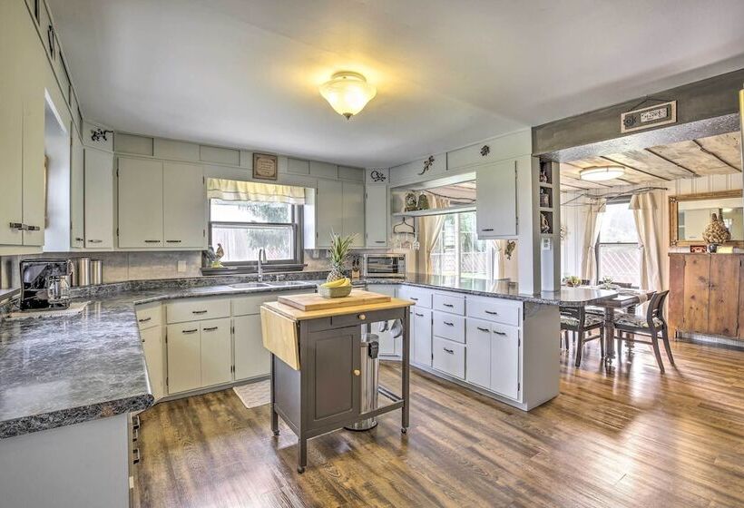 Eclectic Ladysmith Hideaway: Hike And Hunt!