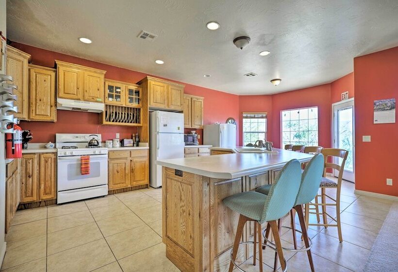 Family Friendly Home Near Zion National Park!