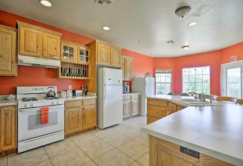 Family Friendly Home Near Zion National Park!
