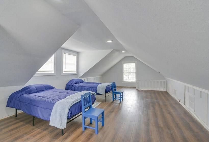 4 Blocks To Beach: Home W/ Patio In Galveston!