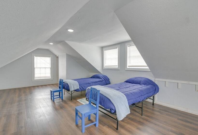 4 Blocks To Beach: Home W/ Patio In Galveston!