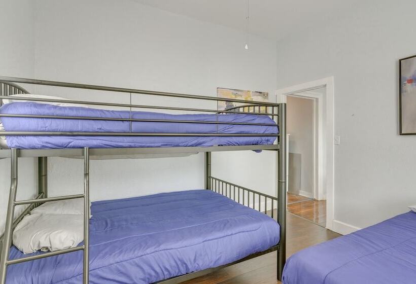 4 Blocks To Beach: Home W/ Patio In Galveston!