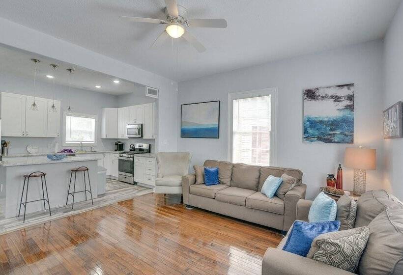 4 Blocks To Beach: Home W/ Patio In Galveston!