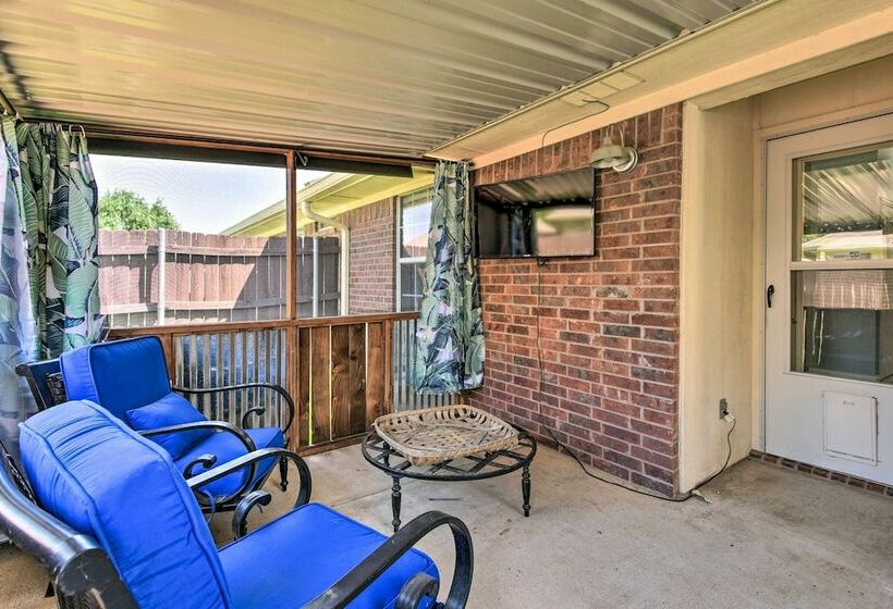 Granbury Home: Screened Porch < 2 Mi To Beach