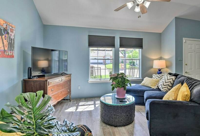 Granbury Home: Screened Porch < 2 Mi To Beach