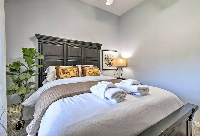 Granbury Home: Screened Porch < 2 Mi To Beach