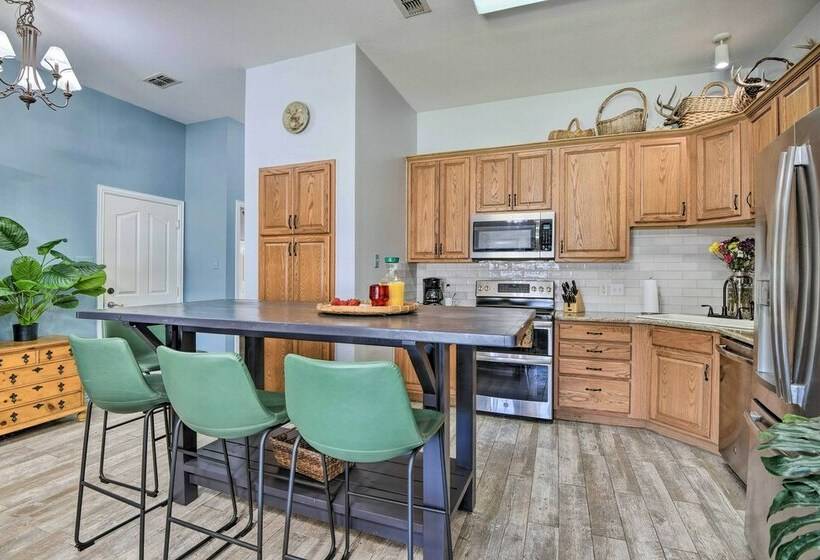 Granbury Home: Screened Porch < 2 Mi To Beach